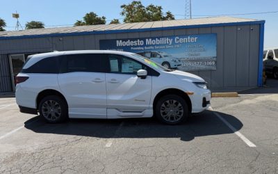 NEW 2025 Honda Odyssey Touring FWD