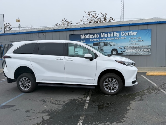 New 2025 Toyota Sienna Hybrid LE FWD