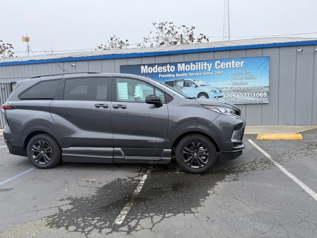 New- 2025 Toyota Sienna Hybrid XSE AWD