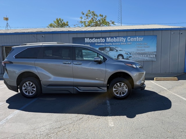 New- 2026 Toyota Sienna Hybrid XLE