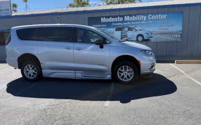 Pre-Owned 2024 Chrysler Pacifica Touring L