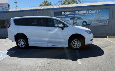 Pre-Owned 2023 Chrysler Voyager LX