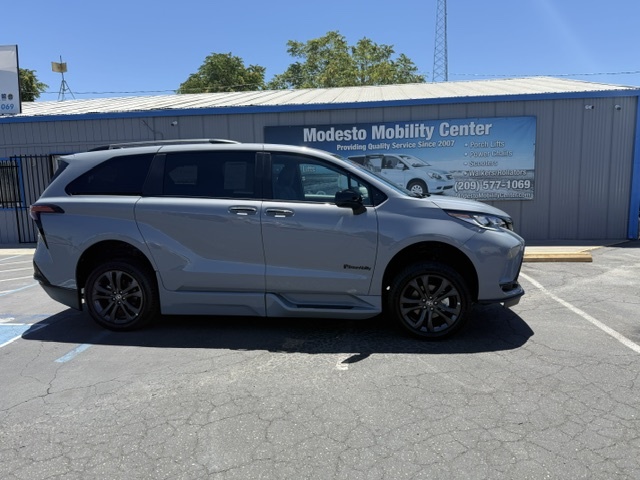 New- 2026 Toyota Sienna Hybrid XSE Sport