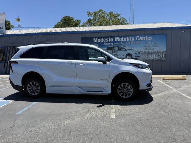 New 2026 Toyota Sienna Hybrid XLE